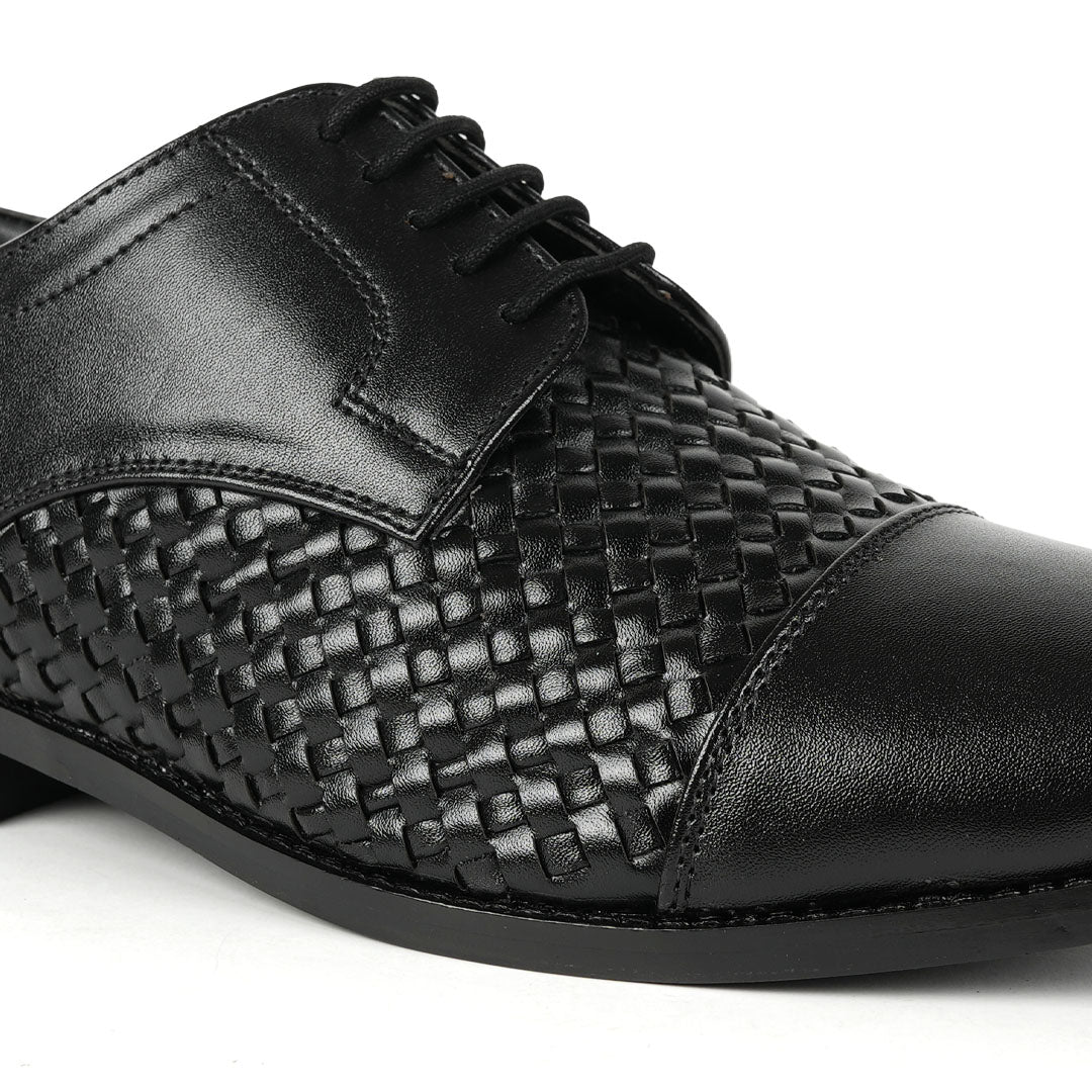 Stylish and confident, these Monkstory men's black woven oxford lace-up shoes exude an impeccable sense of style.