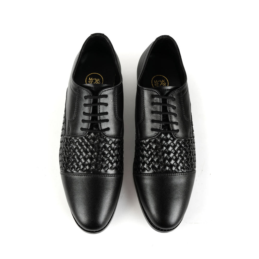 Stylish and confident, these Monkstory men's black woven oxford lace-up shoes exude an impeccable sense of style.