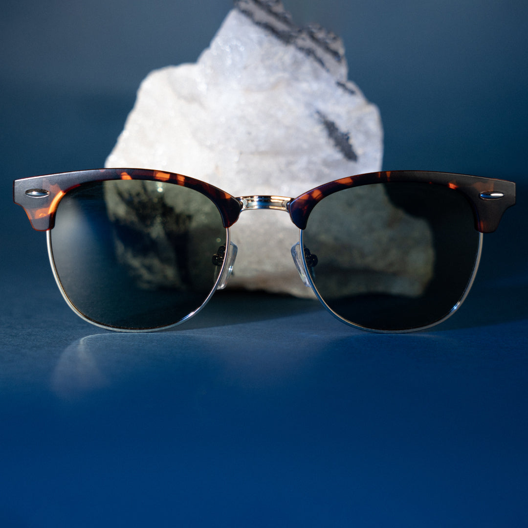 The monkstory Urban Unisex Wayfarer Sunglasses - Tortoise and Gold feature green lenses, providing UV protection and a boost to your style game.