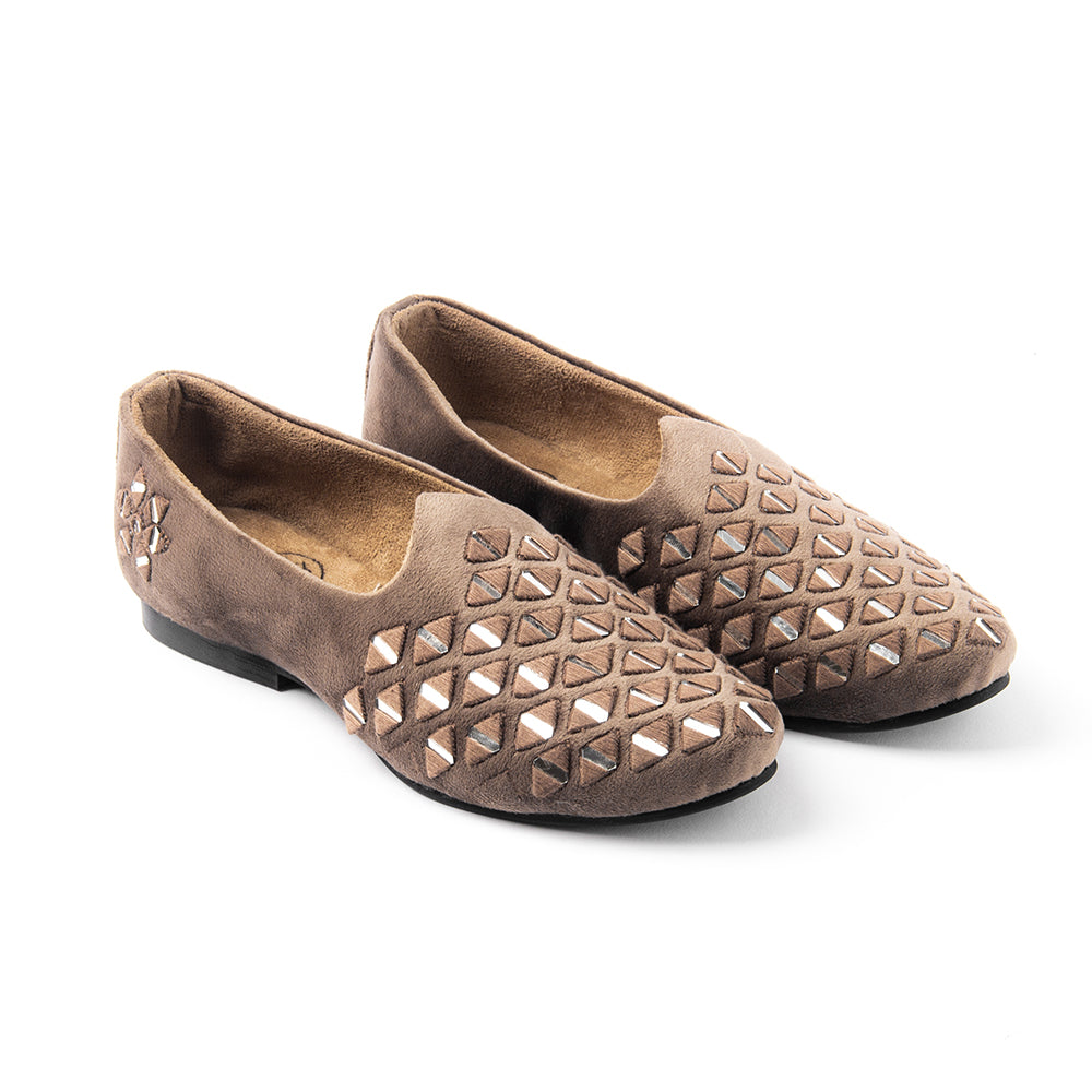 A comfortable women's brown Mirror Mojari - Royal Beige slip on shoe with a Monkstory stylish cut out design.