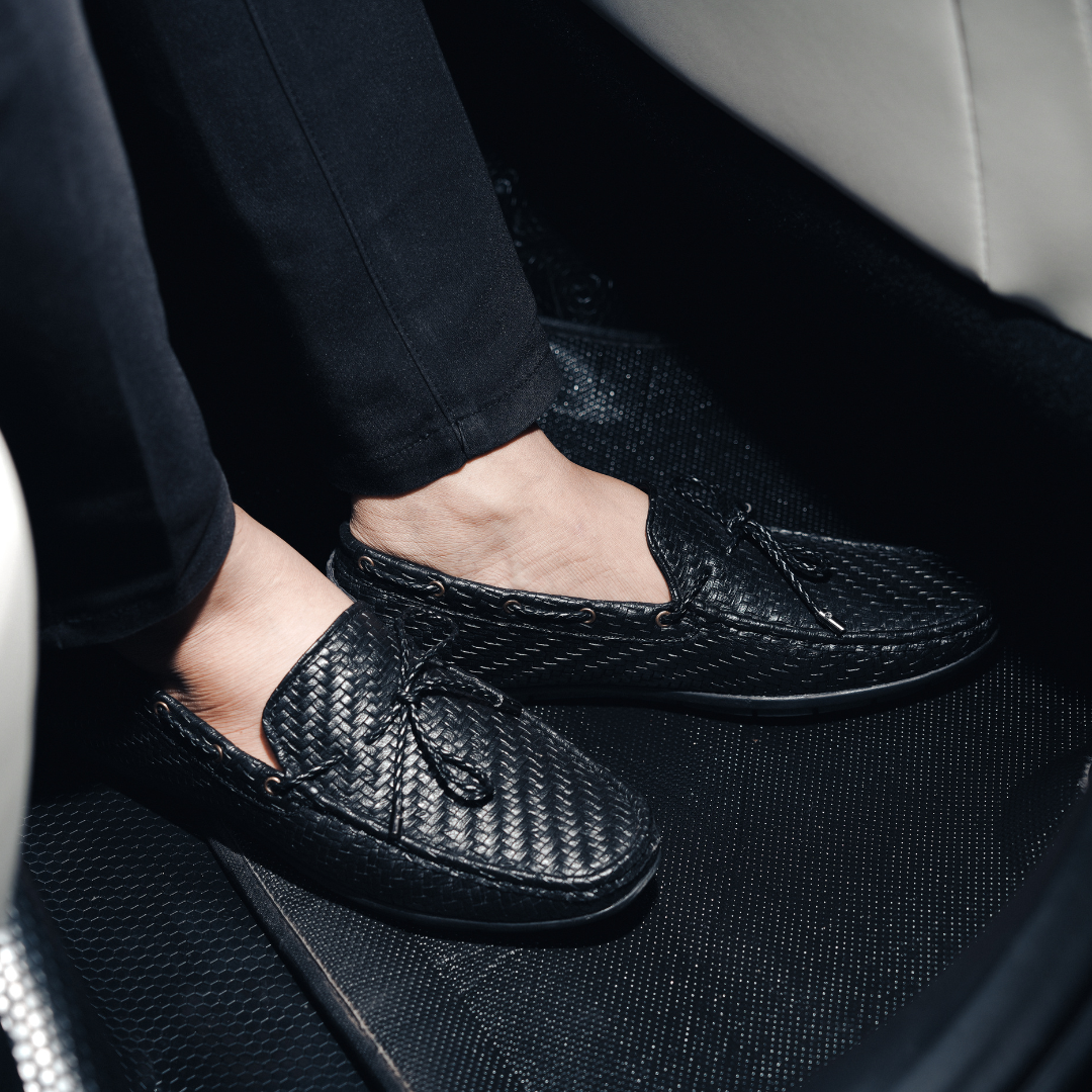 Monkstory Patterned Square Driving Shoes is a black loafer for men with a woven pattern, combining fashion and comfort.