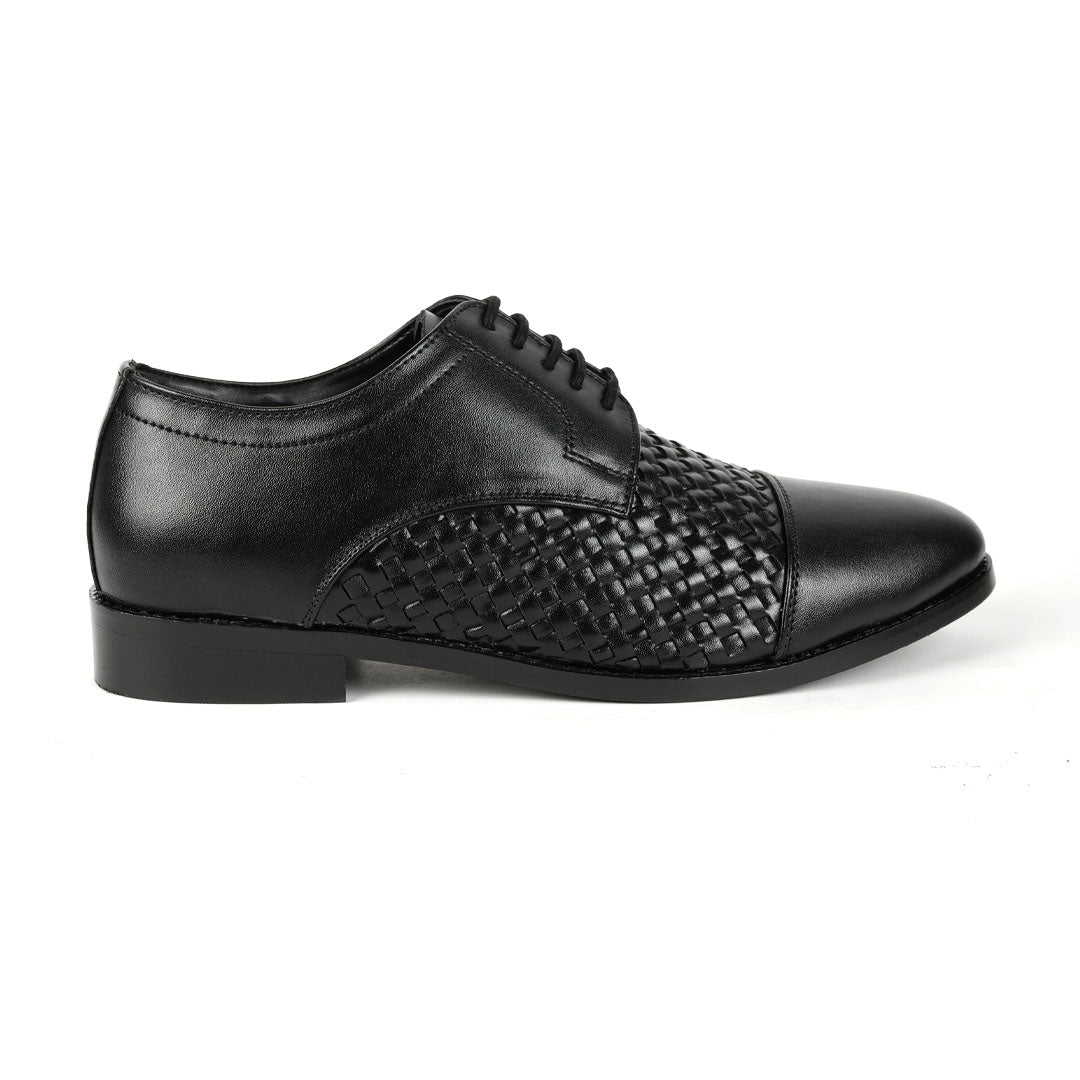 Stylish and confident, these Monkstory men's black woven oxford lace-up shoes exude an impeccable sense of style.