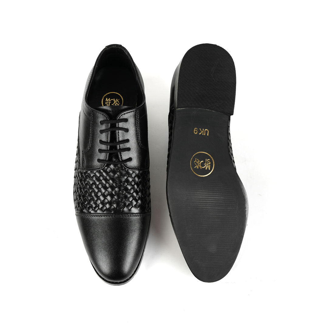 Stylish and confident, these Monkstory men's black woven oxford lace-up shoes exude an impeccable sense of style.